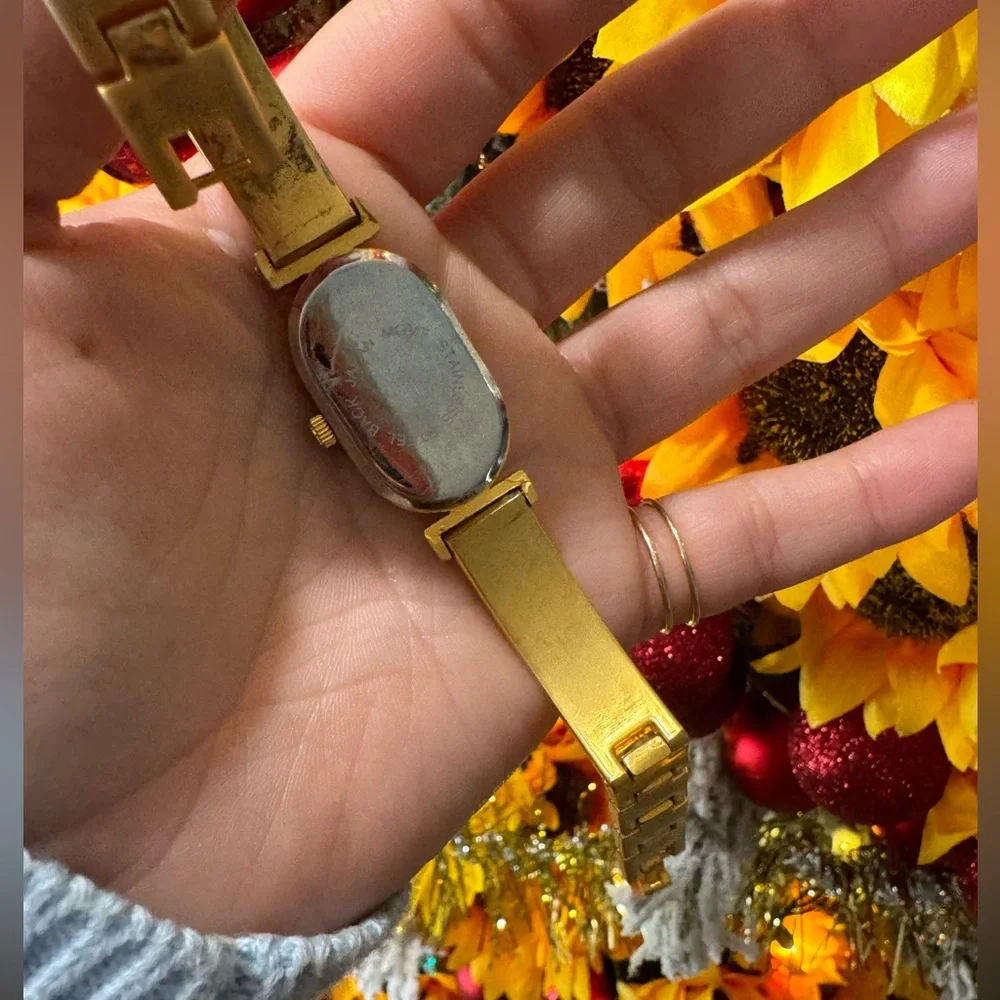 BUNDLE 2 ITEMS FOR $8✨ LAST PRICE🍒🤍 RONICA quartz vintage watch ✨